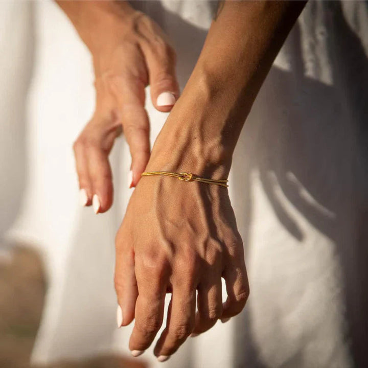 Minimalist Knot Bracelet – Elva-Gold-The Livary