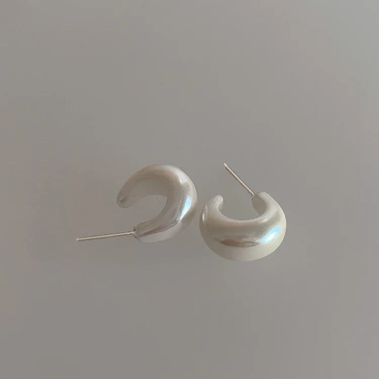 Minimalist Pearl C-shaped Earrings - Lunette-Nora Luxe