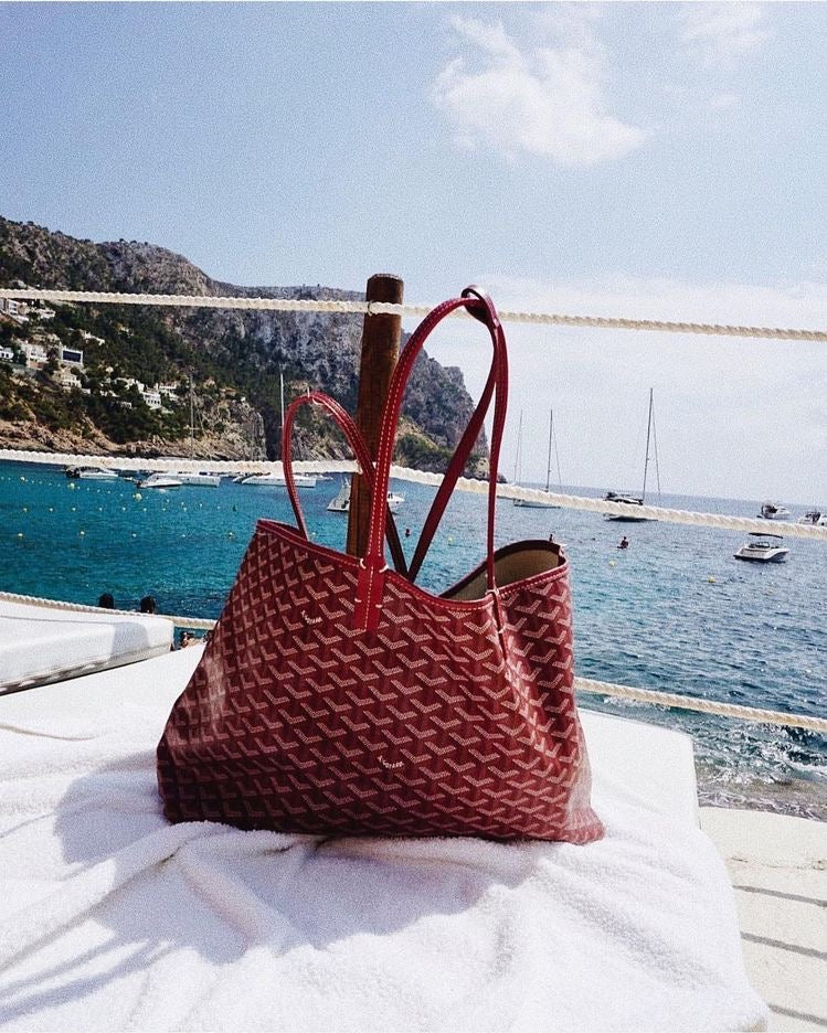 Modern and Stylish Shoulder Bag - Mila-Red-Nora Luxe