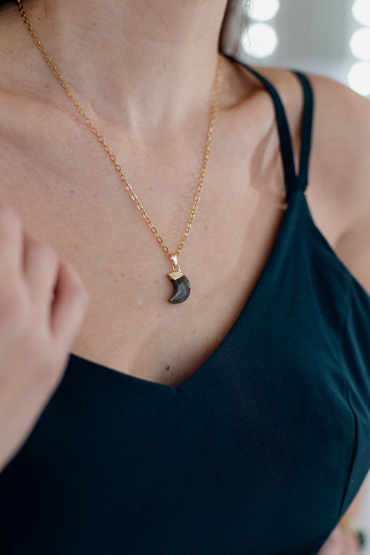 Moonstone Healing Necklace – Celestina-Labradorite-Nora Luxe