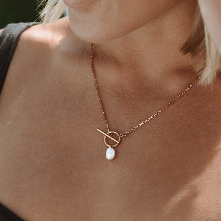 Pearl Necklace with Clasp - Lucía-Nora Luxe