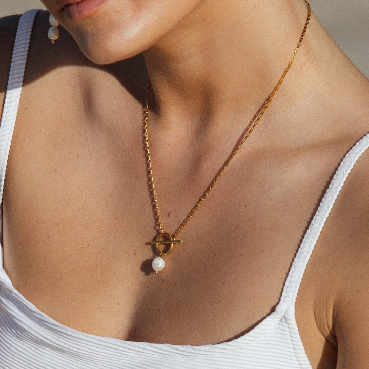 Pearl Necklace with Clasp - Lucía-Nora Luxe
