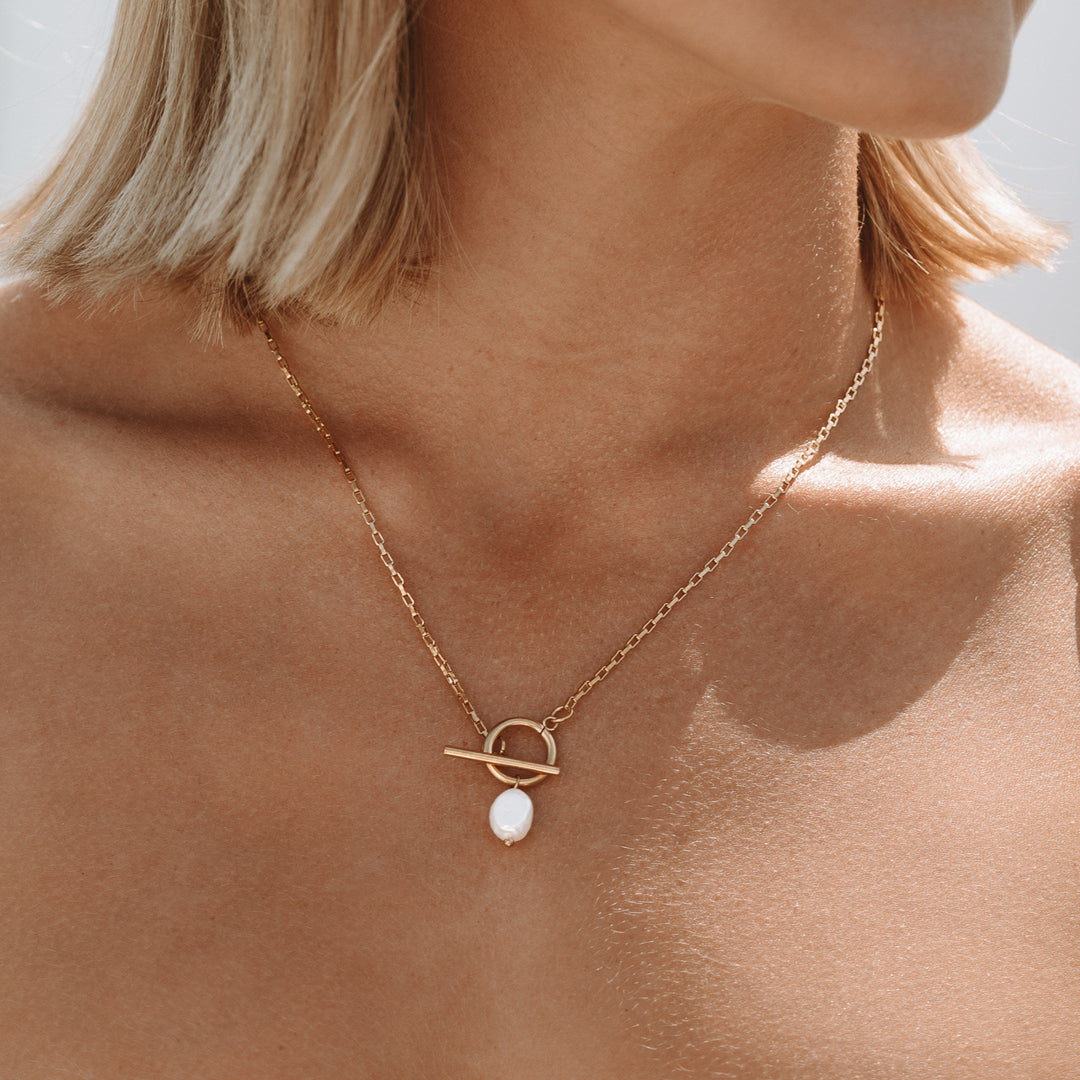 Pearl Necklace with Clasp - Lucía-Nora Luxe