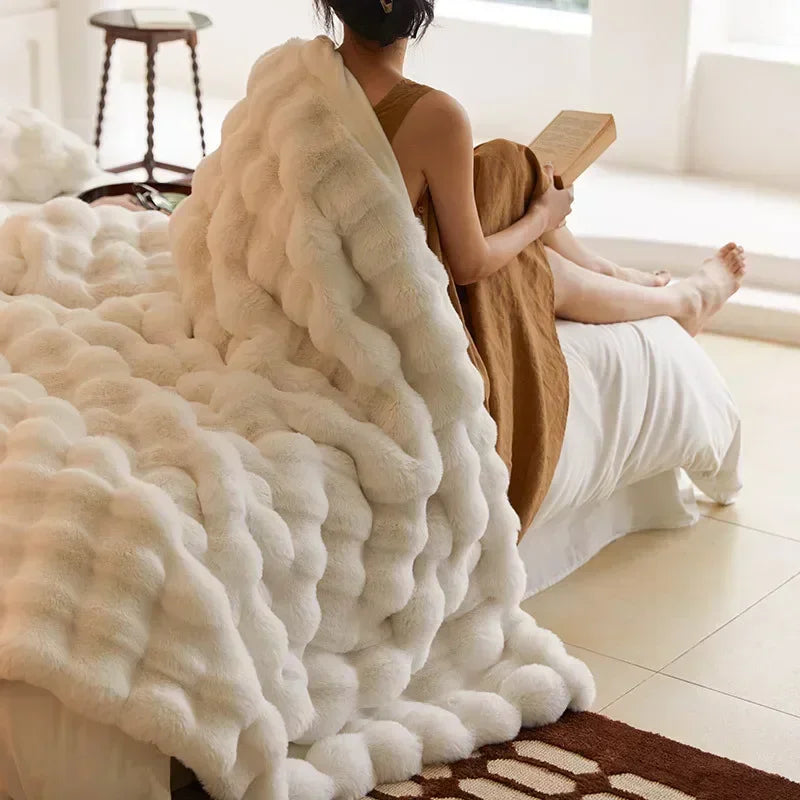 Portable Fluffy Blanket made of Faux Fur - VeluLuxe-White-39.37 × 62.99 in-Nora Luxe