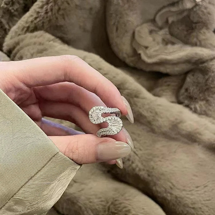 S-Shaped Silver Zirconia Ring - Seraphine-Nora Luxe