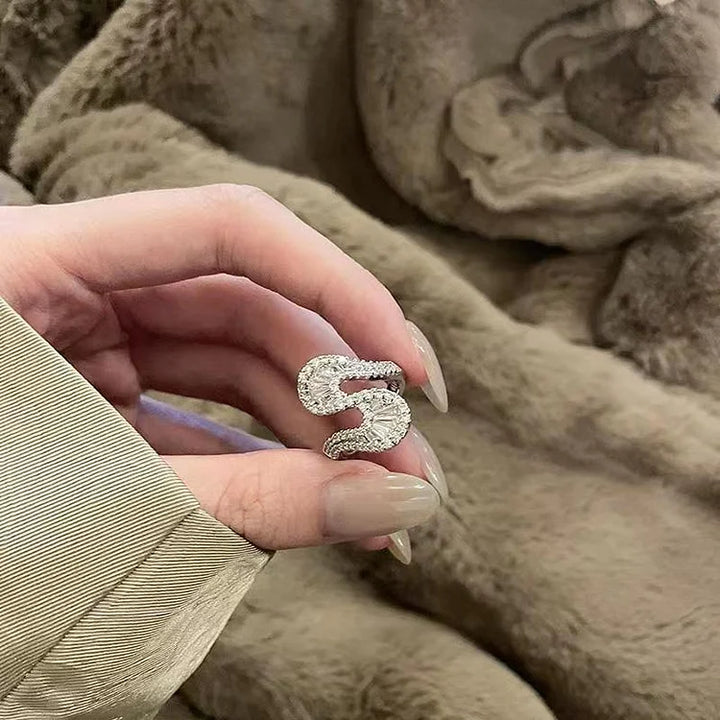 S-Shaped Silver Zirconia Ring - Seraphine-Nora Luxe