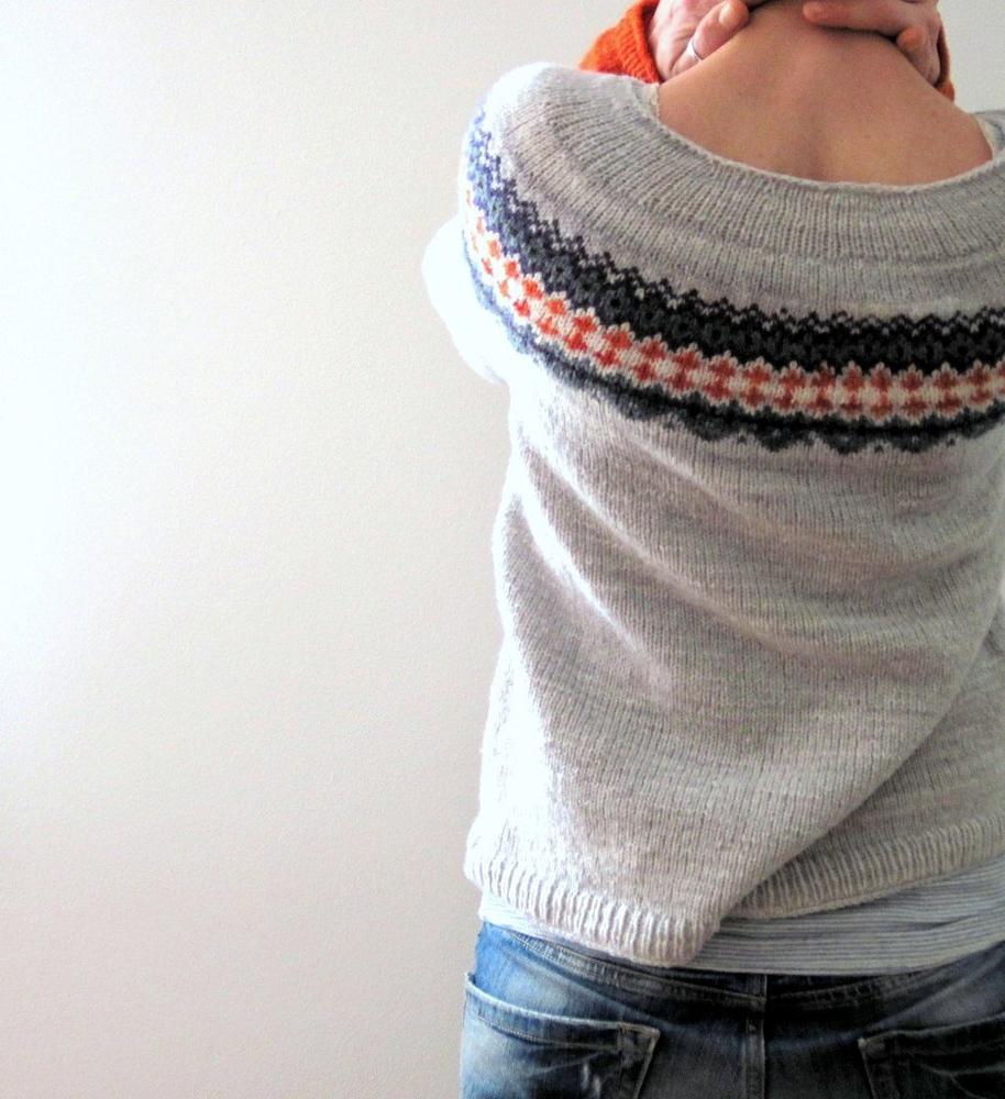 Scandinavian Trendy Sweater with Lively Pattern - NordicChic-S-Nora Luxe