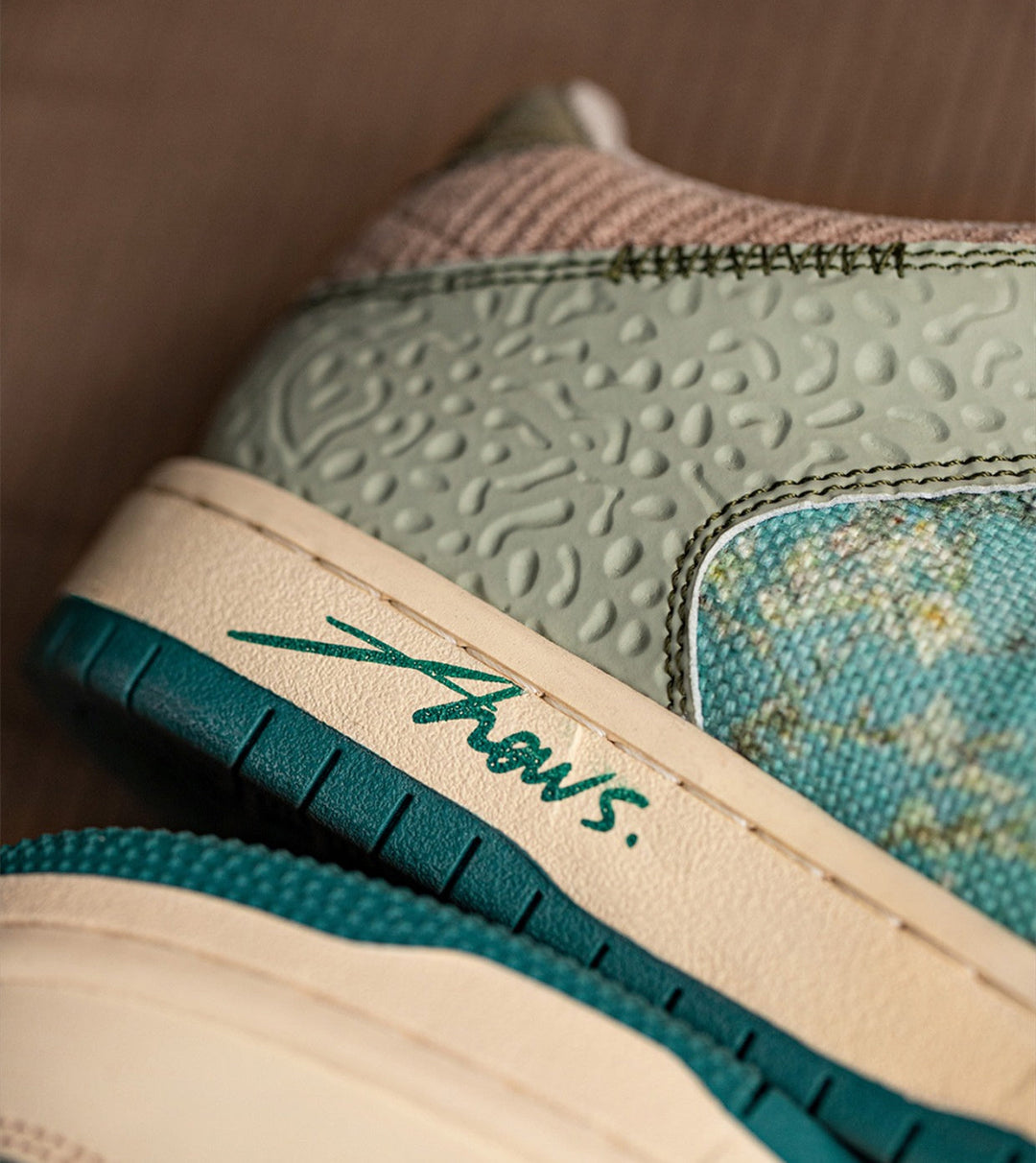Stylish ladies' and men's art sneakers with almond blossom print – Arta-3-Nora Luxe