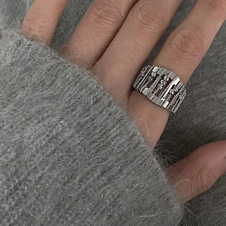 Stylish Openwork Pearl Ring - Alina-Nora Luxe