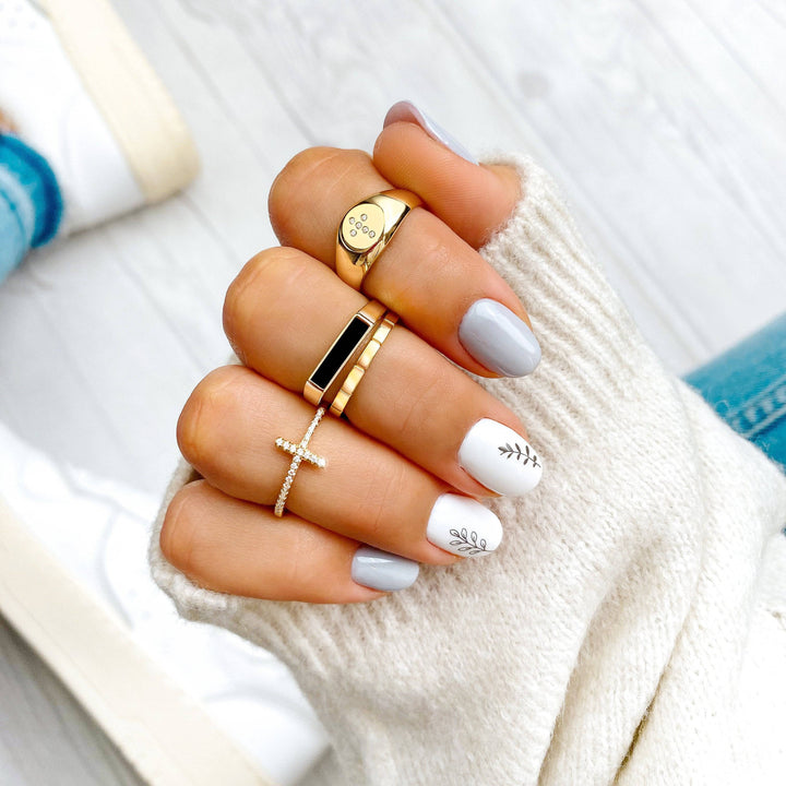 Stylish Ring with Zirconia Cross - Faith-Silver-5-Nora Luxe