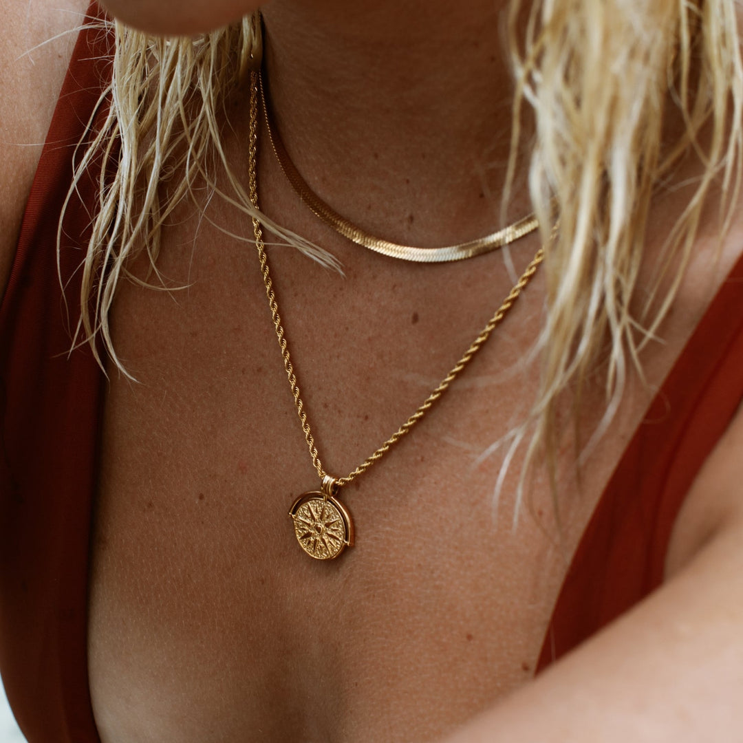 Stylish Sun Pendant Necklace - Aurora-Gold-Nora Luxe