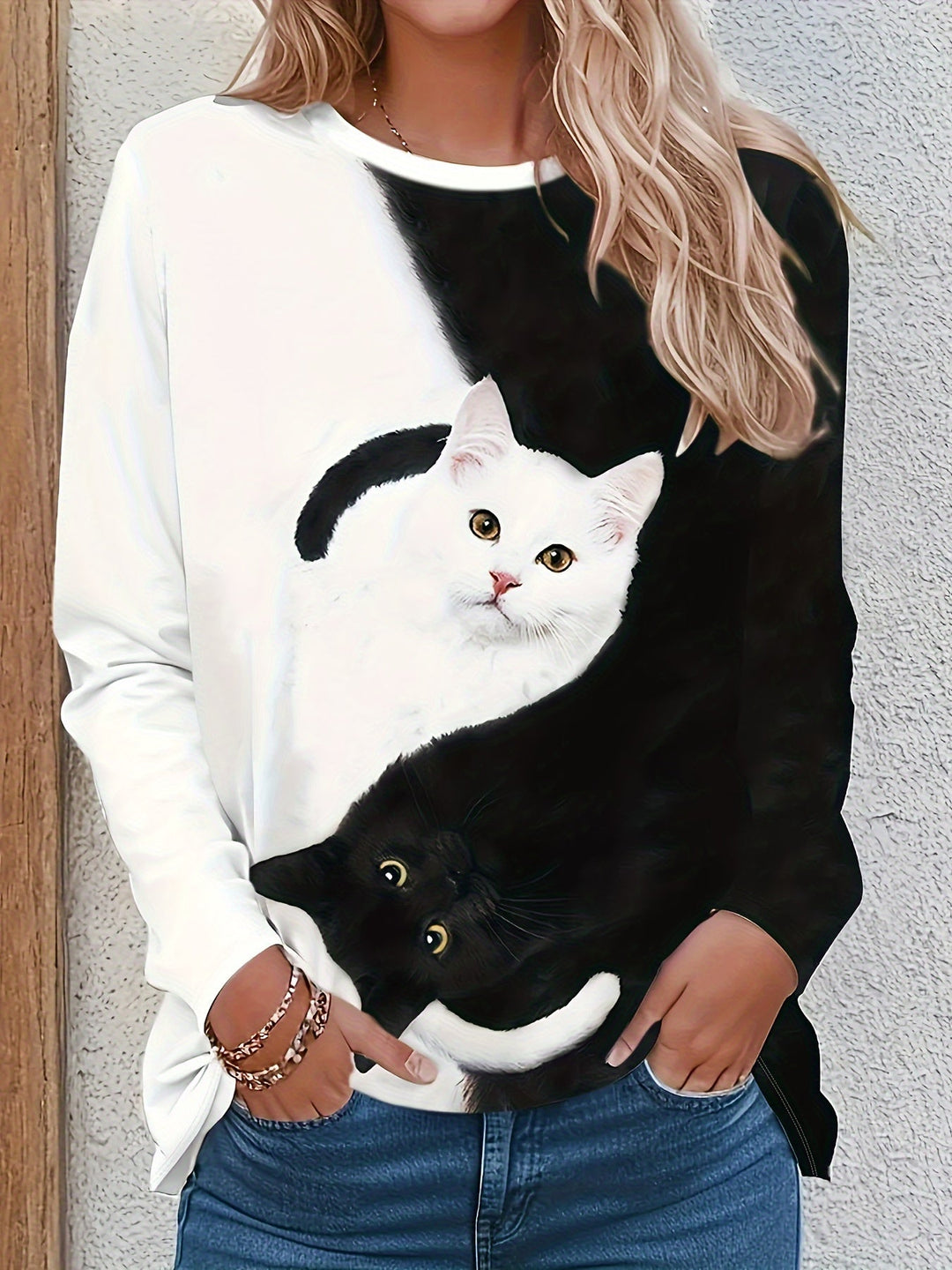 T-shirt with Cat Print and Trendy Colour Blocks - Marit-S-Nora Luxe