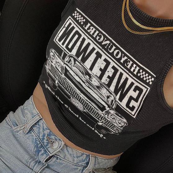 Trendy women's crop top with car print and round neckline – Maila-S-Nora Luxe