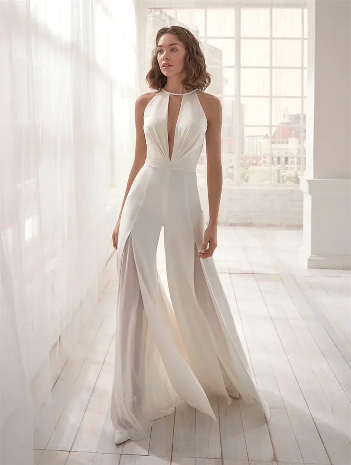 Trendy women's jumpsuit with V-neck – Noemi-S-Nora Luxe