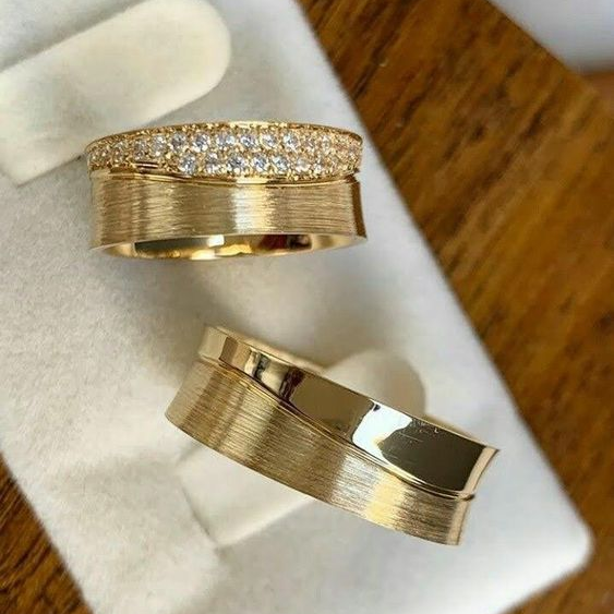 Vintage Gold Ring with Glitter - Leona-6-Nora Luxe