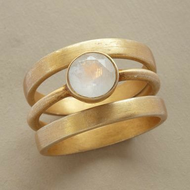 Vintage Gold Ring with Inlaid Moonstone - Noctis-6-Nora Luxe